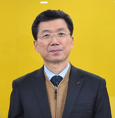 4-5-2(오른쪽 사람 인물만) 투자유치 분야 정책고문 위촉식-의전실